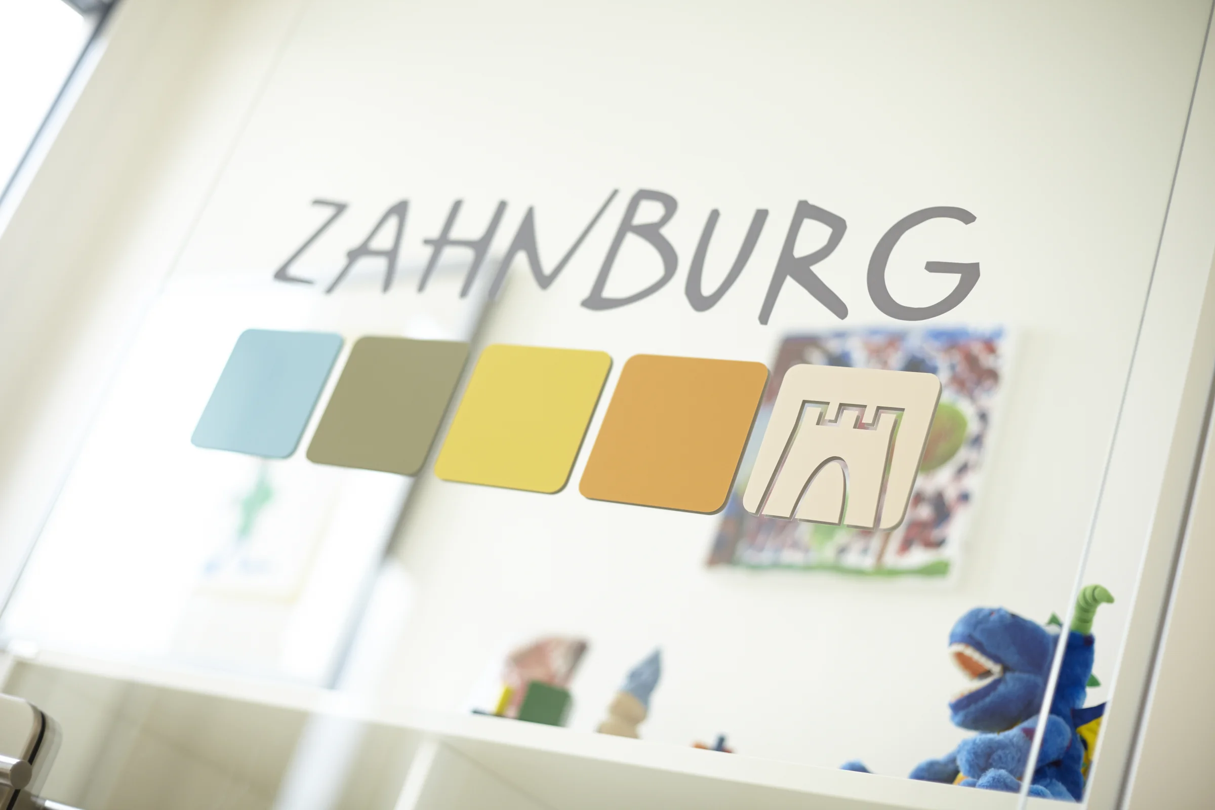 Kinderfreundlich gestaltete Zahnburg in der Praxis Dr. Holtkamp
