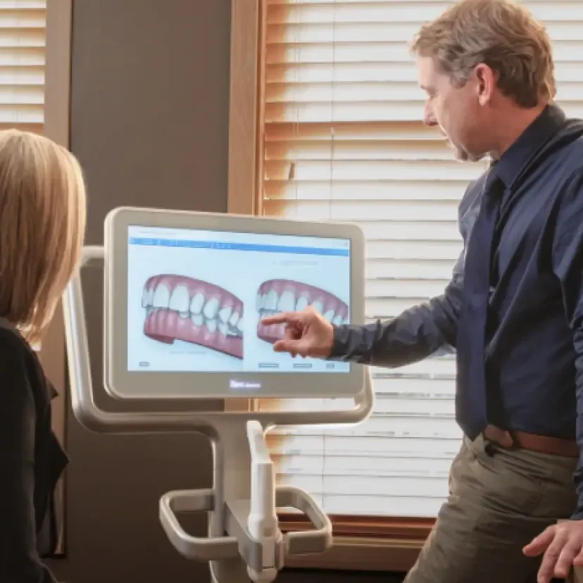 iTero Intraoralscanner erfasst die Zähne